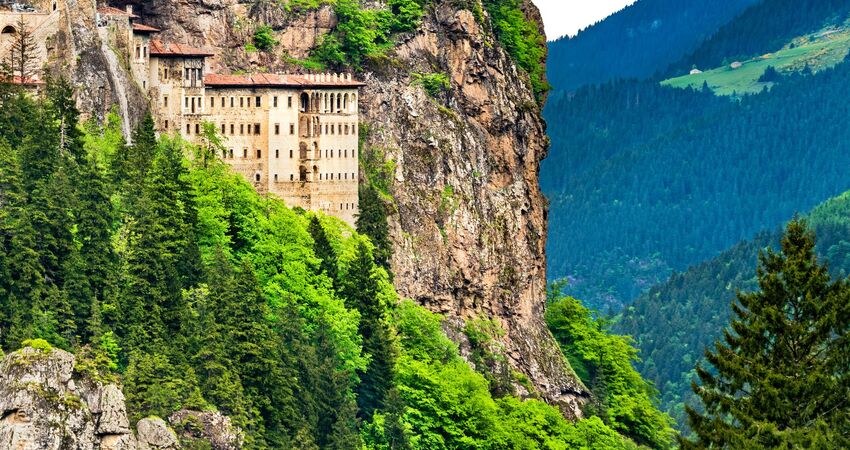  İZMİR  ÇIKIŞLI KARADENİZ RÜYASI VE BATUM TURU (7 GECE 8 GÜN) ( 5 GECE OTEL KONAKLAMASI) BATUM GEZİSİ DAHİL